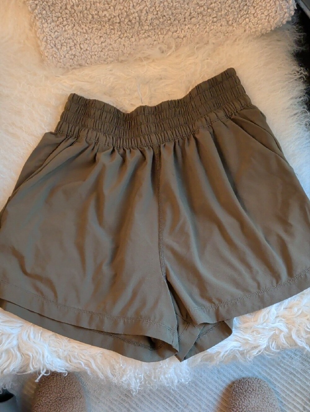 Vuori High Waist Shorts in dark olive 🫒